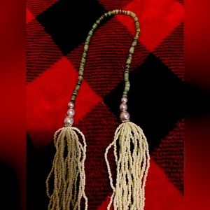 ❤️NWOT❤️Beautiful beads & coral necklace❤️light green where the necklace drops❤️